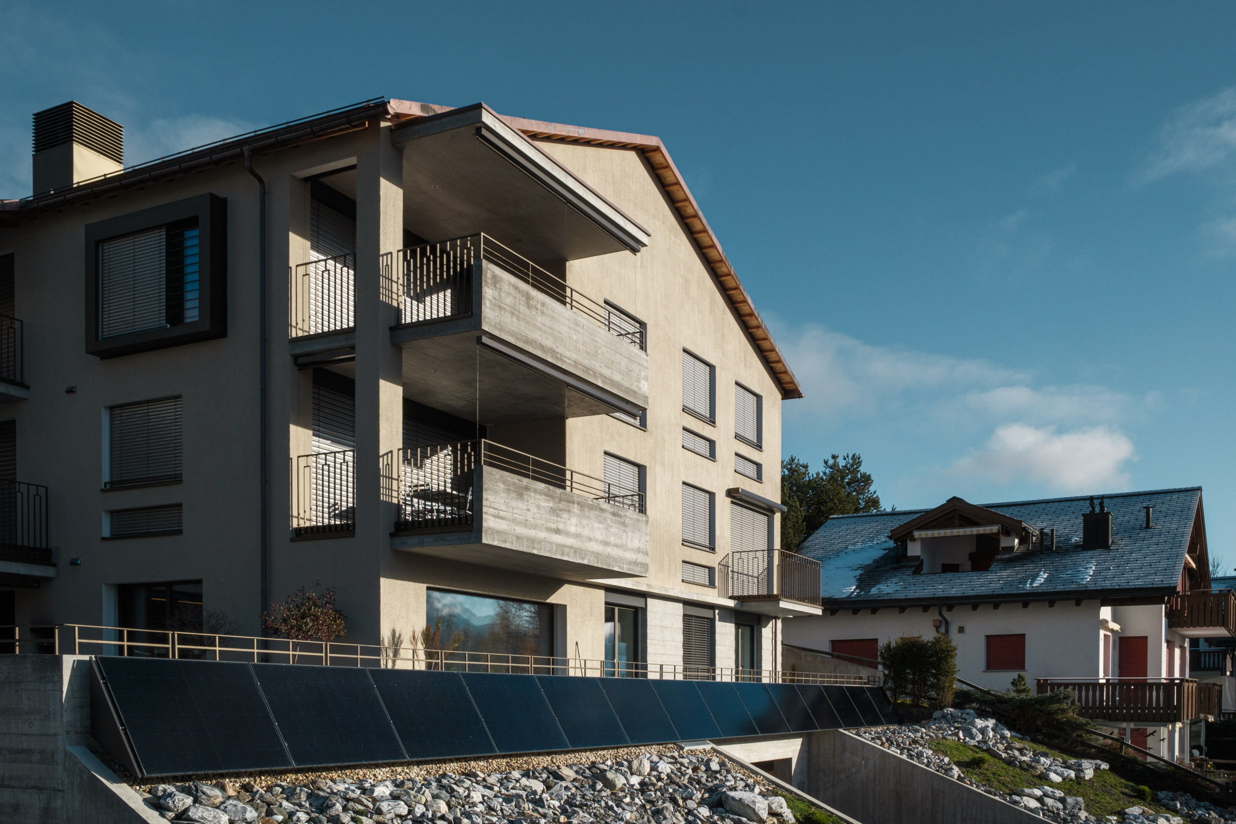 Mehrfamilienhaus neue Solarbrüstung
